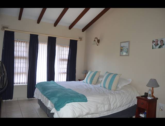 3 BEDROOM TOWNHOUSE FOR SALE IN SCOTTBURGH CENTRAL